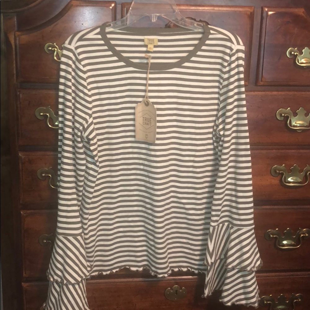 True Craft XLJ green and white ruffle sleeve top